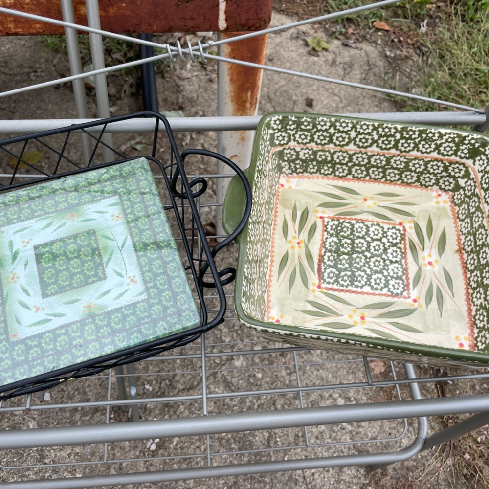 3 TEMPTATIONS 8" SQUARE SERVING DISH, WIRE HOLDER & Hot Plate GREEN LEAVES